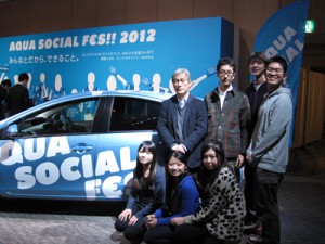2011年12月26日　記者会見にて（Think the Earth 上田壮一プロデューサー、和光大学かわ・道楽メンバー、TRネット代表理事 岸由二）